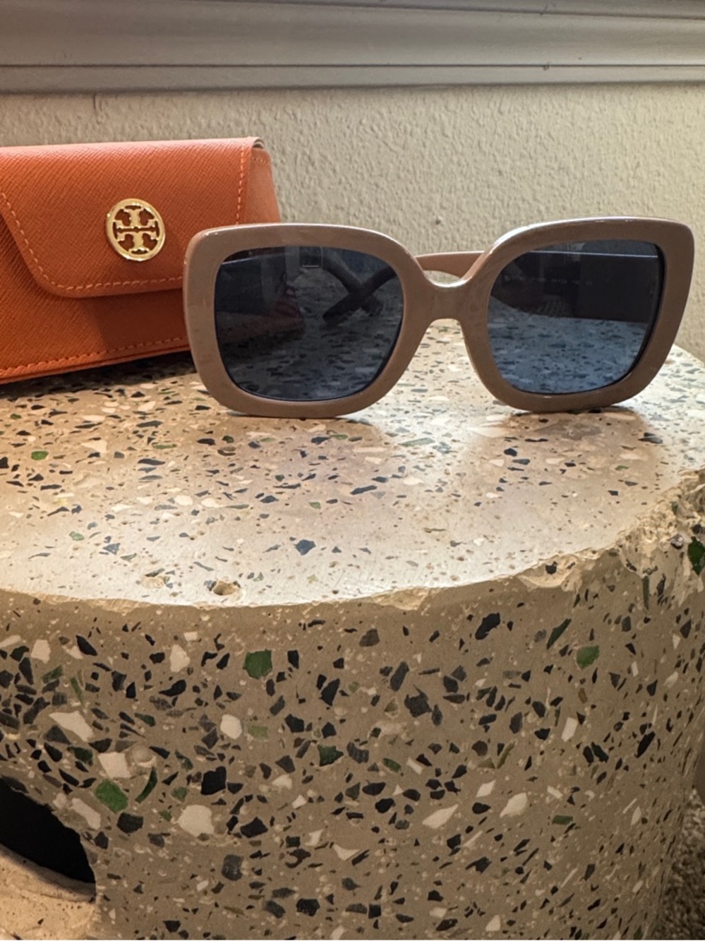 NWOT - Tory Burch Kira Sunglasses in Taupe - Picture 6 of 11